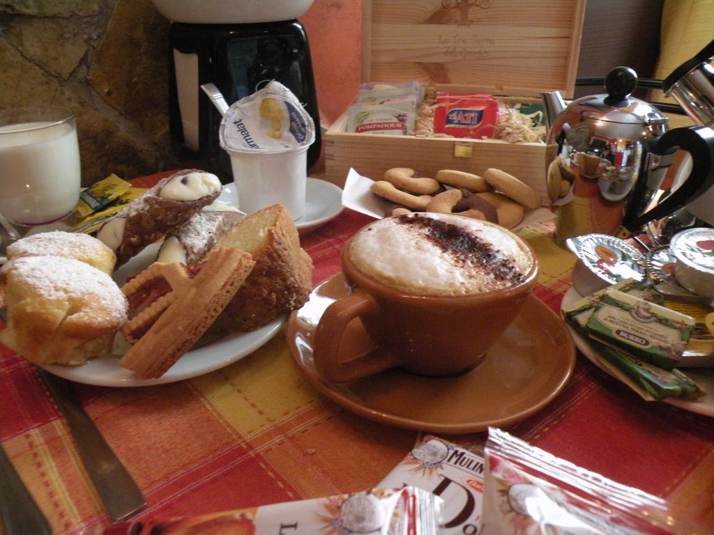 Hostel Josef Палермо Екстер'єр фото