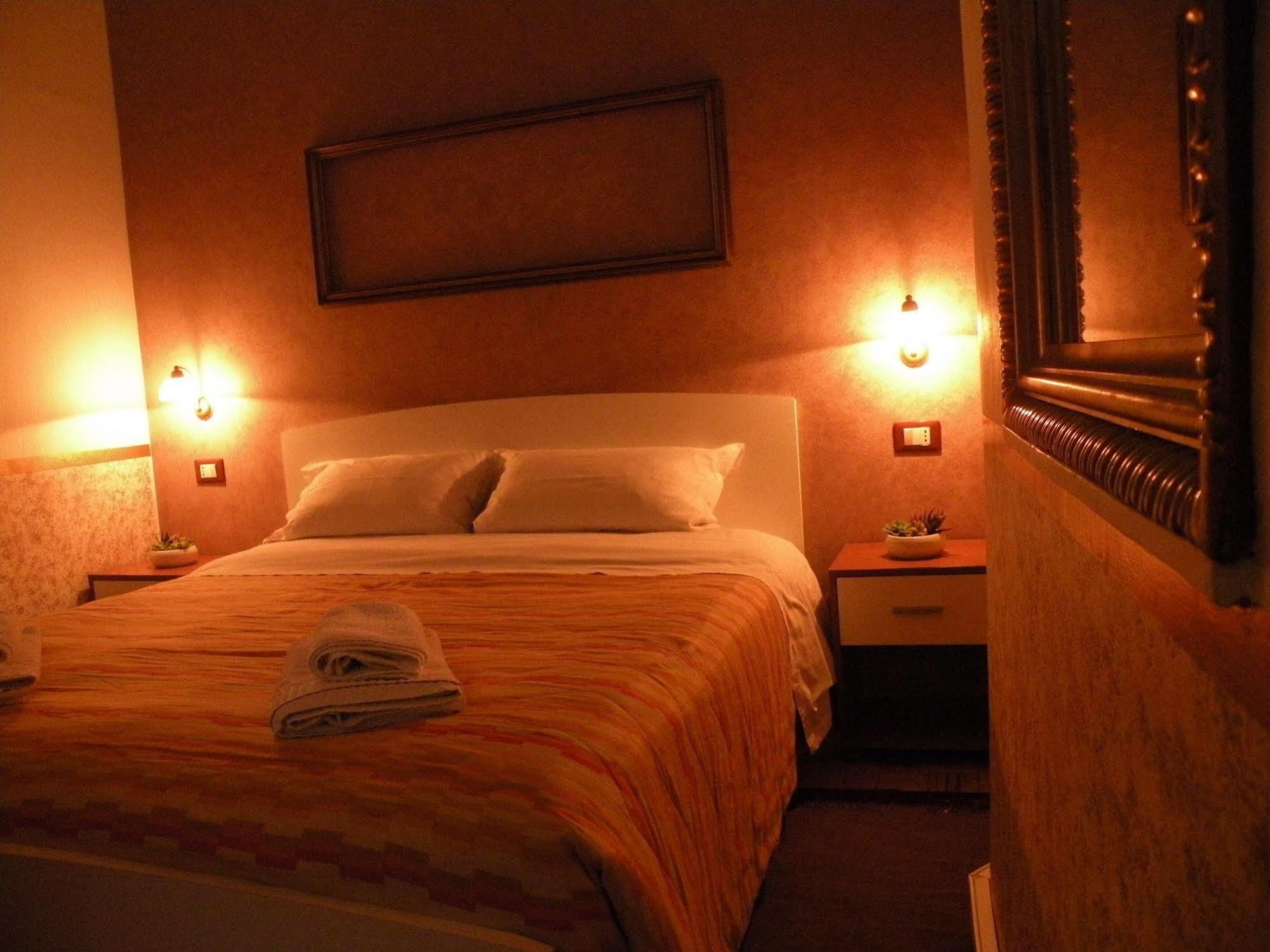 Hostel Josef Палермо Екстер'єр фото